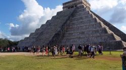 墨西哥对与从未与之签订自由贸易协定国家进口商品征收高额关税